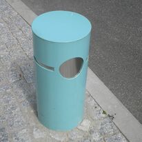 Borne de voirie | Borne Pi en acier avec insert inox contrasté