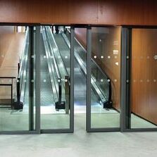 Portes coulissantes vitrées coupe-feu en aluminium | ALUPROTEC