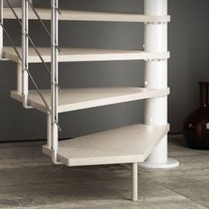 Escalier hélicoïdal à plan carré en acier et bois | Tekla Design 