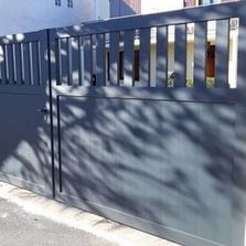 Portail battant alu à 2 vantaux | 1/3 Ajouré