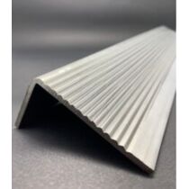 Nez de marche inox 3 mm | 40 X 70 mm