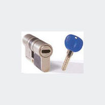 Système de contrôle d'accès logé dans un cylindre double entrée ou un ensemble serrure | I-TEC