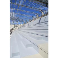 Gradins préfabriqués en béton sur-mesure | MAISON BLEUE