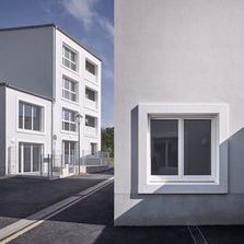 Cadre en béton blanc lisse prêt à peindre pour façades contemporaines | Gamme PERFORMANCE 