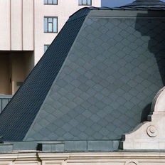 Eléments préfaconnés en zinc sous forme d'écailles | VMZ Adeka toiture
