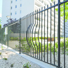 Clôture métallique à motifs en reliefs | Normabul