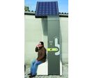 Borne solaire de recharge d&#039;équipements et d&#039;informations | Bornéo City