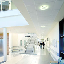 Rockfon® MediCare® Plus | Plafond acoustique en laine de roche à performance acoustique élevée