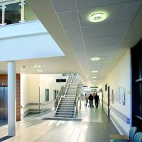 Rockfon® MediCare® Plus | Plafond acoustique en laine de roche à performance acoustique élevée