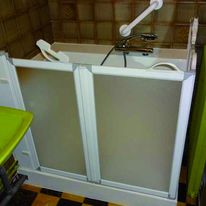 Douche senior avec pare douche bas pour PMR. | Confort Ergo