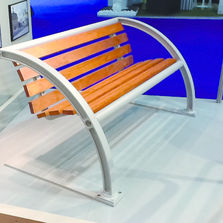 Banc public aux lignes aériennes | Ligne contemporaine