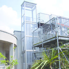 Elévateur PMR jusqu'à quatre niveaux et 7,5 mètres de course | Pass Dome VE Très Grande Hauteur