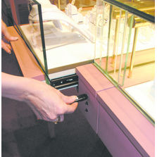 Contrôle d'accès électromagnétique pour vitrines | Display Locks