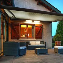 Store-coffre de terrasse avec capots et toile personnalisée | Kolibri