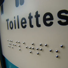 Signalétique intérieure en aluminium imitation bois | Bois d'alu