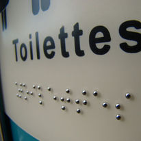 Signalétique intérieure en aluminium imitation bois | Bois d'alu