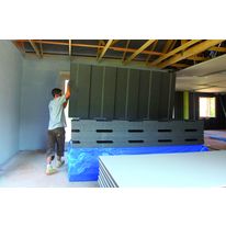 Panneau isolant en deux parties emboîtant le passage de gaines | Placomur DuoPass