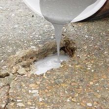 Mortier de réparation coulable à prise rapide pour des trous profonds dans un sol en béton | Mortier Coulable Gros Trou 