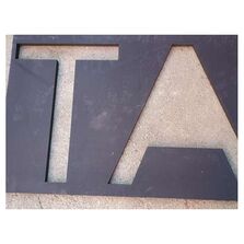 Inscription | Lettres exactes pour les inscriptions dans le béton apparent