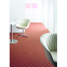 Moquette à motifs mêlant carrés, bandes et nœuds | Sqr