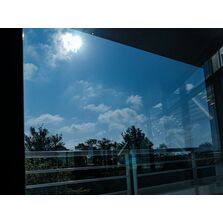 Vitrage à teinte variable autonome