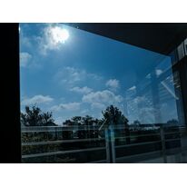 Vitrage à teinte variable autonome