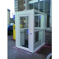 Élévateur Ermhes pour personnes à mobilité réduite intérieur ou extérieur | Oleosys