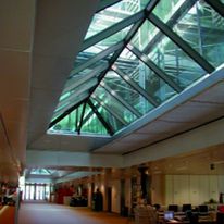 Rideau souple de compartimentage horizontal CF 2h pour verrières et atrium | Fibershield HC