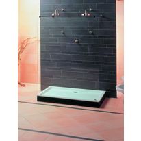 Bacs de douche acrylique avec parois coordonnées en verre | Futurion