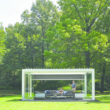 Pergola bioclimatique avec lames en aluminium ou en verre | Camargue New