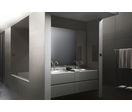 Salle de bain avec espaces distincts | Armani