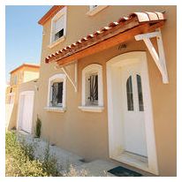 Cadre en béton blanc lisse prêt à peindre pour façades contemporaines | Gamme DÉCOR 