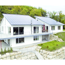 Panneaux tuiles photovoltaïques sur toiture en pente | Design Line