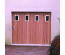 Porte de garage à lames verticales en bois et PVC