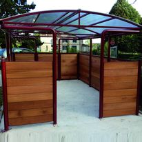 Parc à conteneurs en lattes de bois jusqu'à 14 bacs | Triparc Tradition MANGO