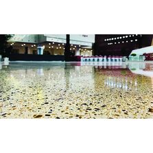 Revêtement de sol coulé poncé à base de résine et d'agrégats de marbre | Sikafloor Terrazzo EM-10
