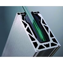 Garde-corps en verre laminé pris en pied à verticalité réglable | FenderGlass