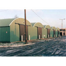 Hangar à parois droites et toiture en arc | Upsilon