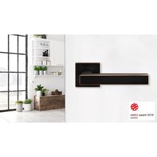 Ensemble poignées de porte en inox et rosace carrée trois pièces | ER46Q Seattle