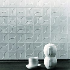 Carreau mural blanc brillant à décor géométrique en relief | Classics Kho Liang Ie Collection