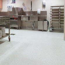 Revêtement de sol antidérapant pour cuisines collectives | Tarasafe Plus