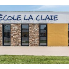 Façade isolante en panneau de pierre naturelle pour établissement scolaire | STONEPANEL ORIENT