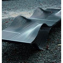 Plateforme de repos sculpturale en acier | Muscle