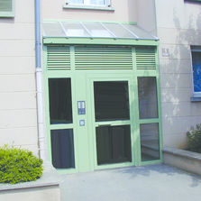 Porte d'entrée d'immeuble vitrée à profilés acier | Castan