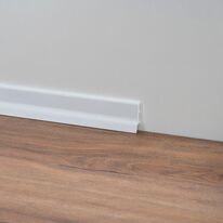 Plinthe en PVC expansé | PVC LINE 8602 résistante aux chocs pour sols flottants