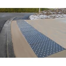 Dalles podotactiles d'éveil à la vigilance en béton polymère | Dalles podotactiles SEMCO