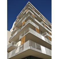 Garde-corps avec barreaudage vertical large | Modèle HERAL RECOUVRANT LE NEZ DE DALLE