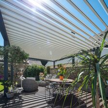 Nouvelle Pergola Bioclimatique Aluminium et fermetures latérales