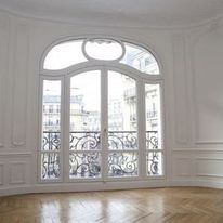 Menuiserie à fermeture centrale et à rive droite | Tradilou 68