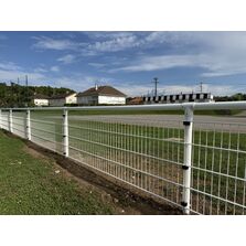 Clôture sportive I Main courante avec panneaux en applique